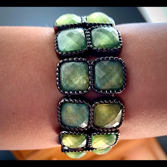 Beautiful Faux Emerald Bracelet!!! - Picture 1 of 1